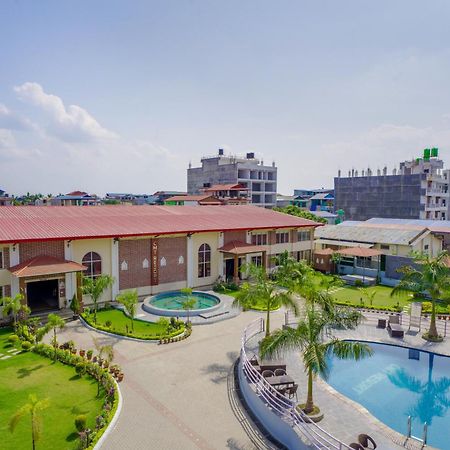 Chitwan Mid Town Resort バラトプル エクステリア 写真