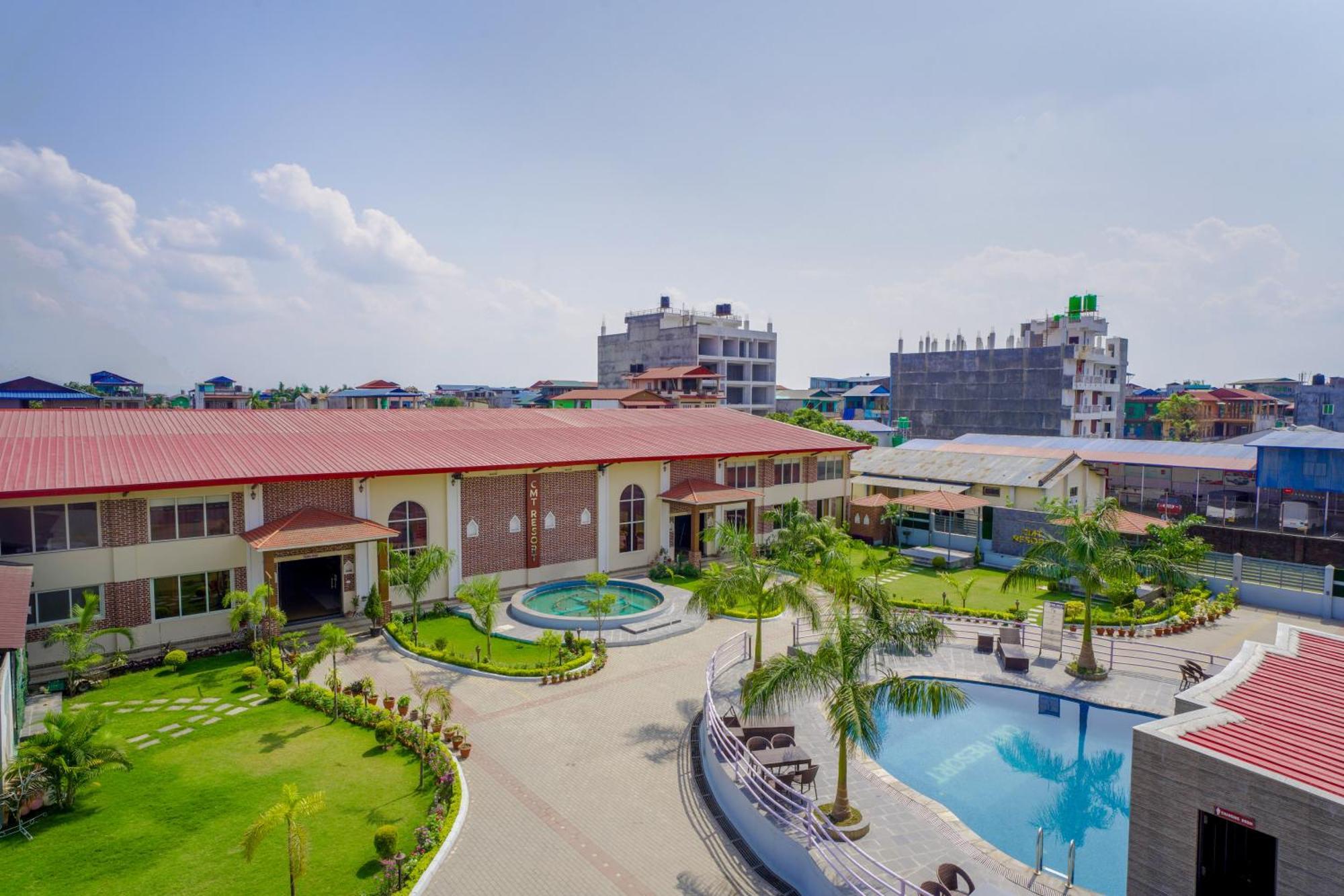 Chitwan Mid Town Resort バラトプル エクステリア 写真